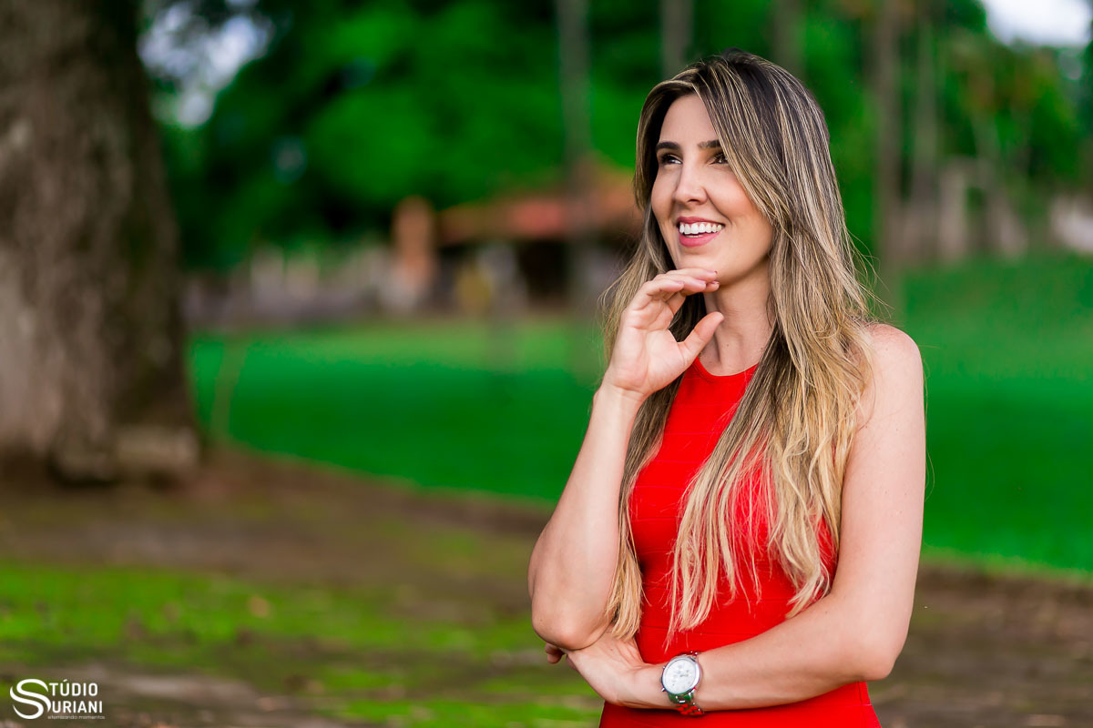 Lindo vestido vermelho para fotos em área verde e Uberlândia 