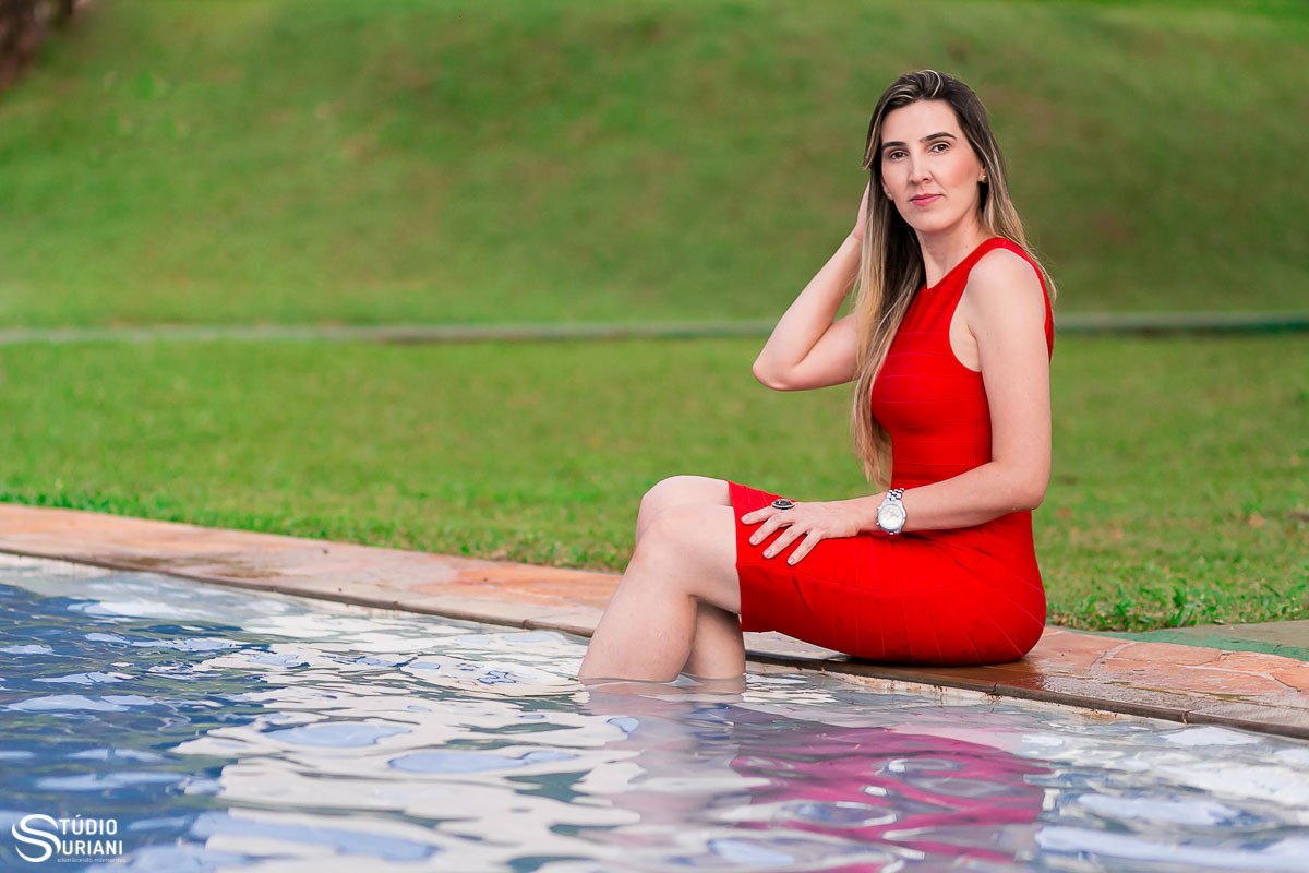 Book de mamãe com vestido vermelho em condomínio fechado em Uberlândia 