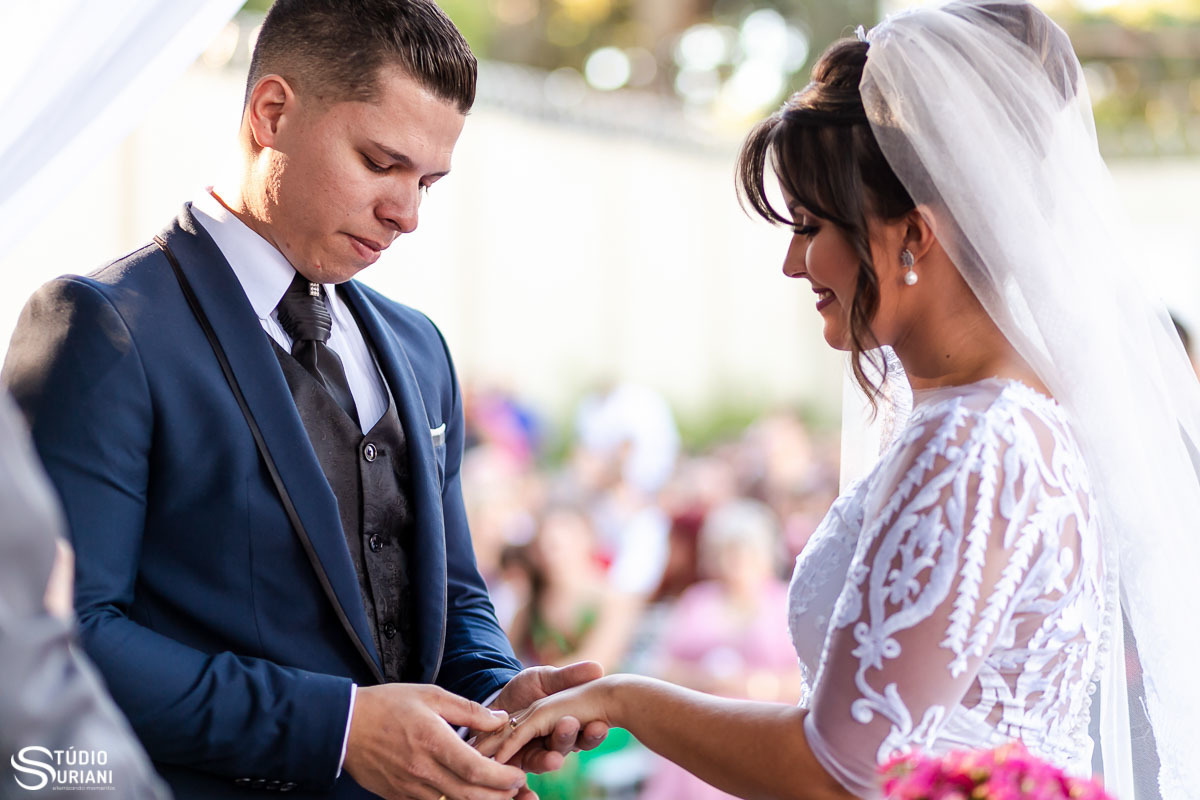 Troca de alianças no casamento 
