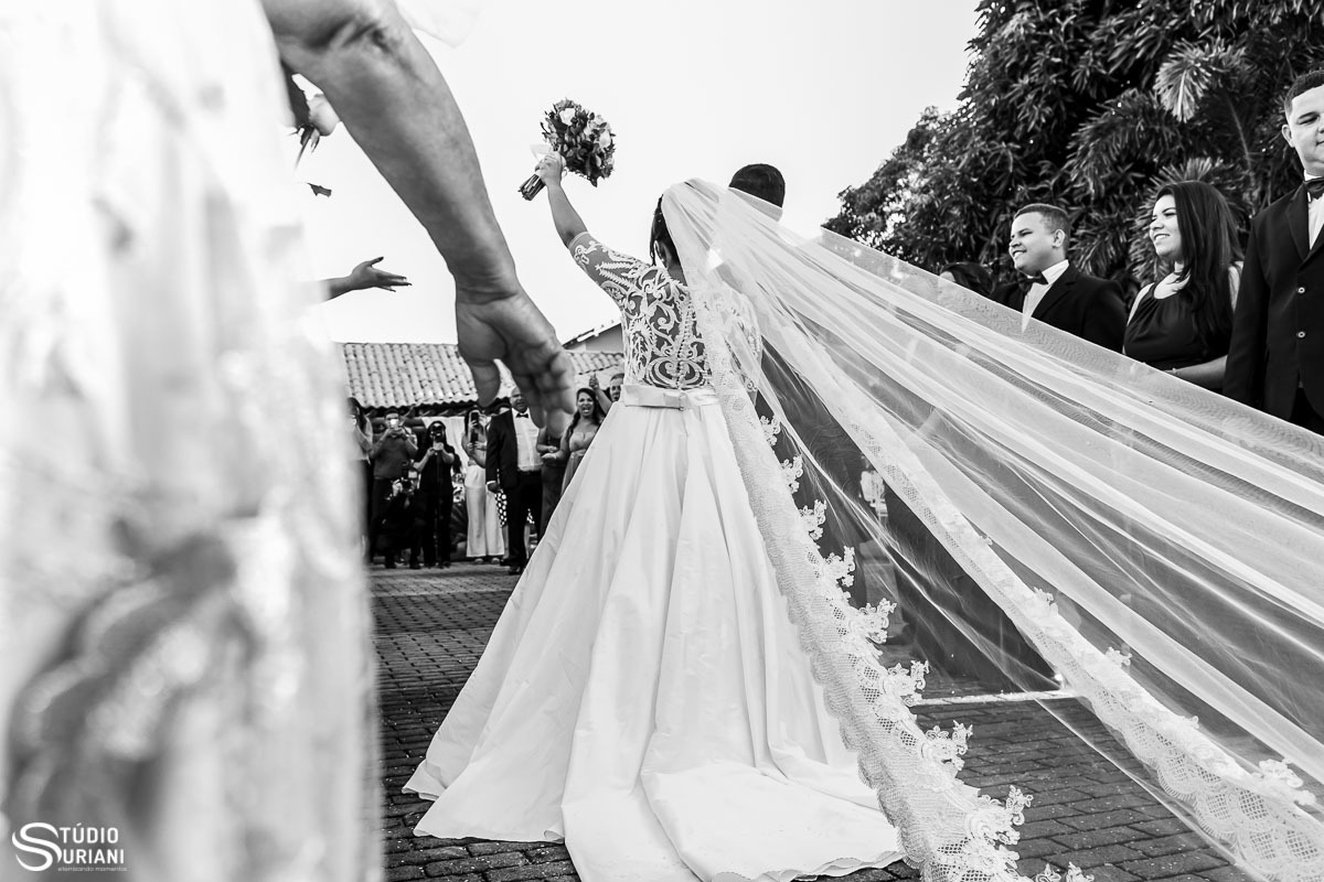 Comemoração na saída do casamento em Uberlândia 