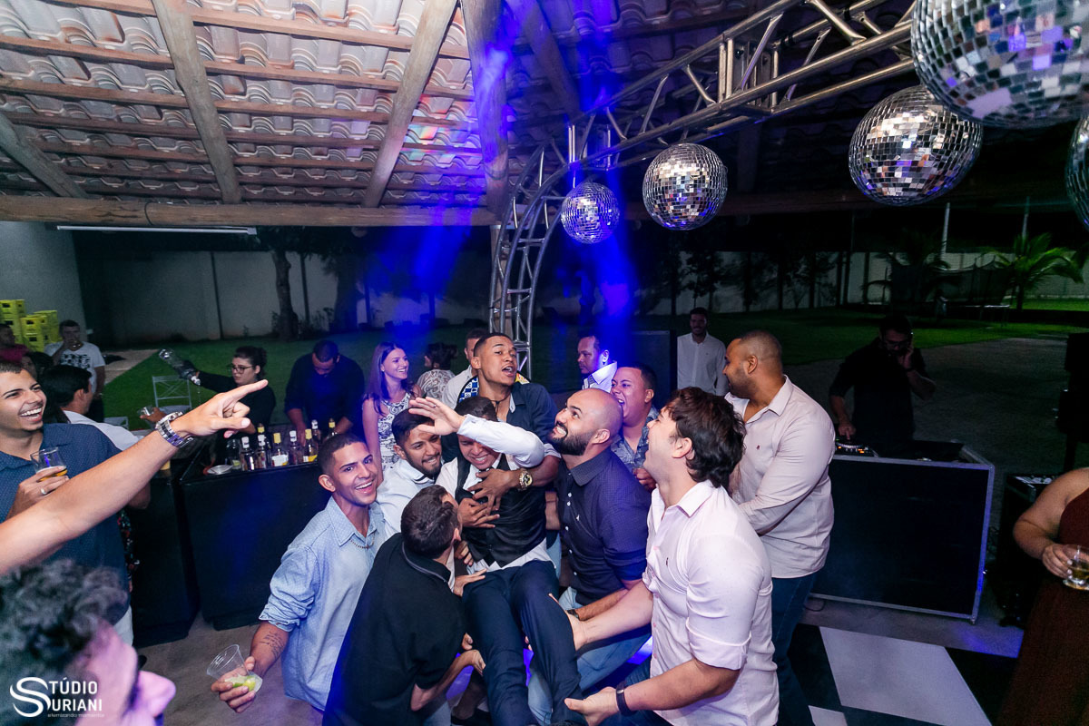 jogando noivo para o ar 