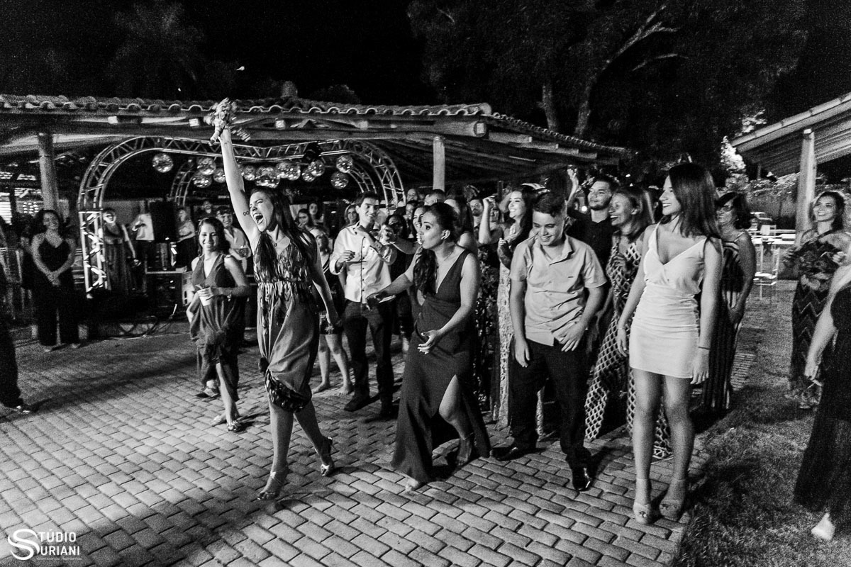 Pegando o buque da noiva 