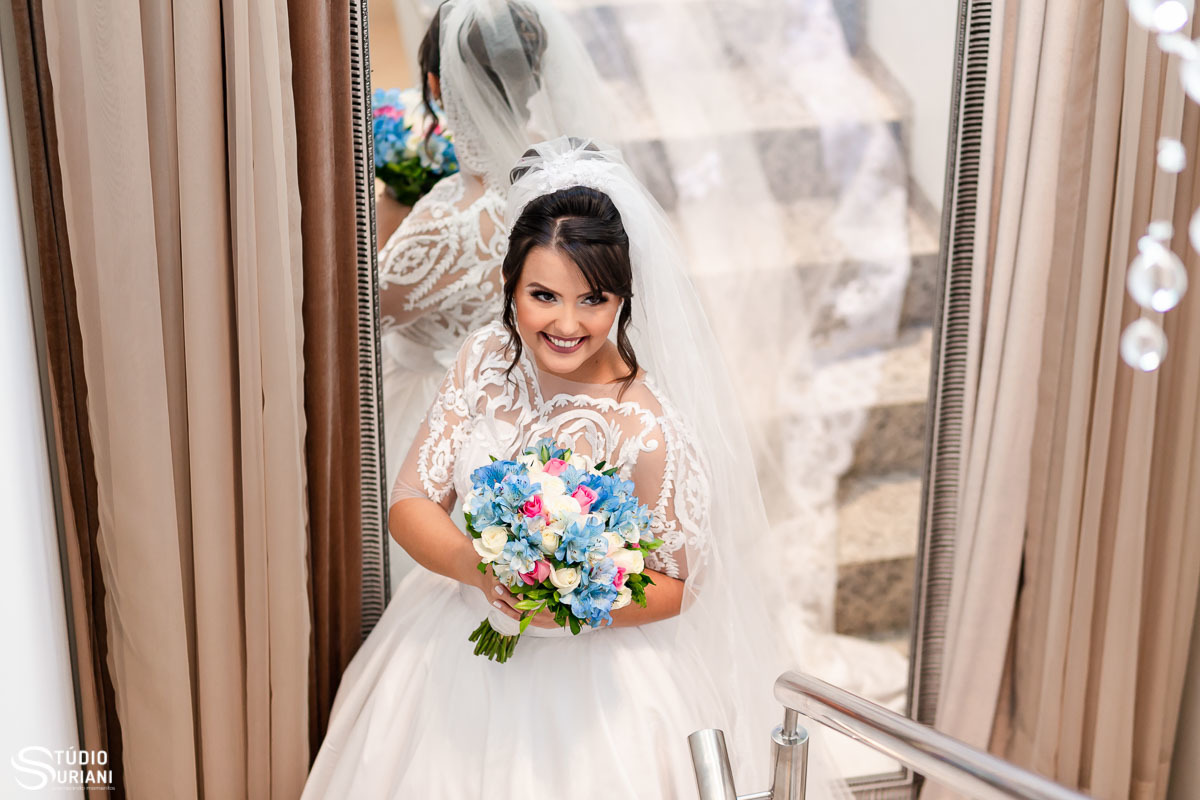 Lingo buque para noivas com flores azuis rosa e branco 