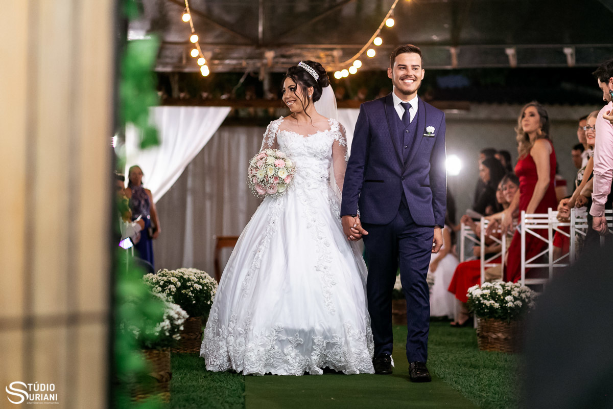 Saída dos noivos em chácara 