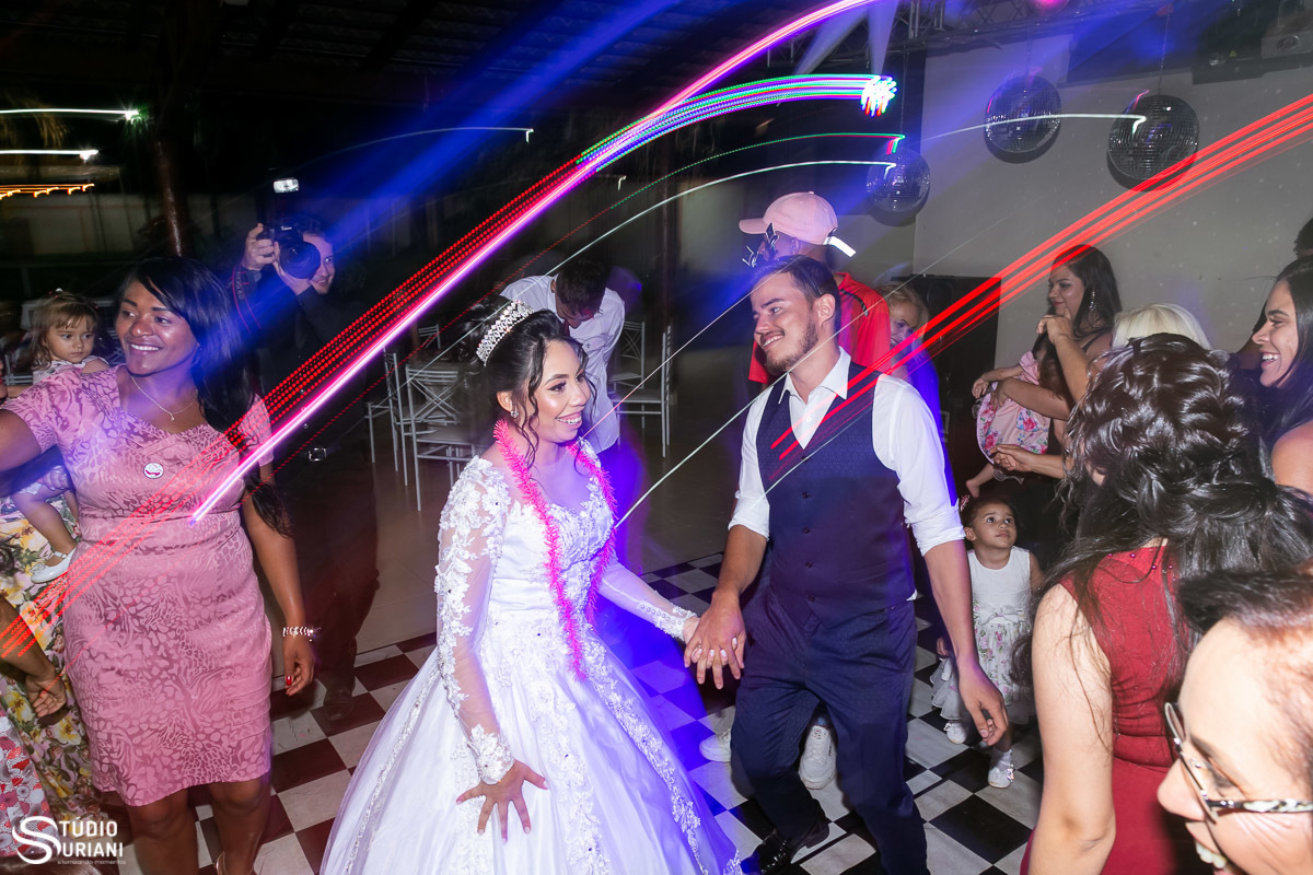 Fotos de noivos na pista de dança 