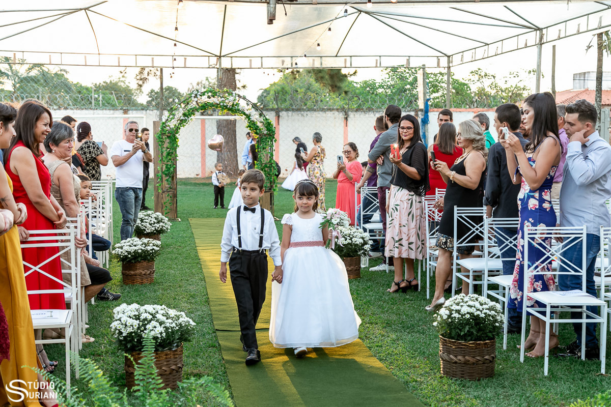 Entrada em chácara com tenda transparente em Uberlândia 