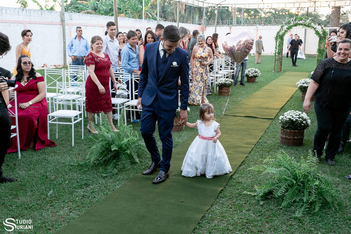 Noivo buscando daminha 