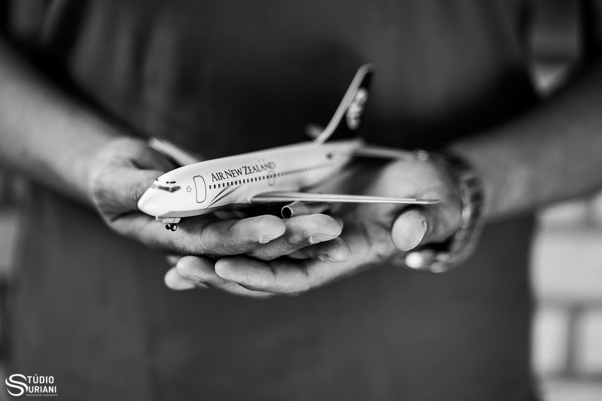 Avião em miniatura é usado em ensaio externo 