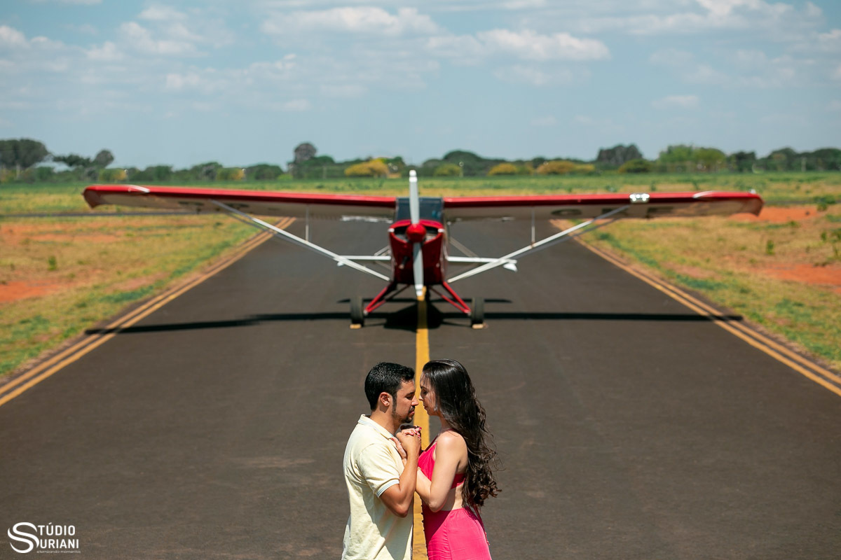 Fotos pré casamento em aeroporto em Uberlândia