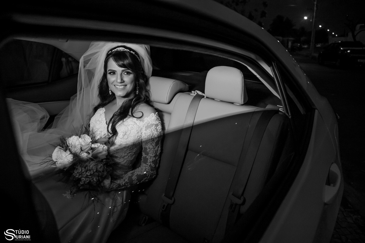 making of noiva salão evaldo faria hill uberlandia mg carro da noiva indo para o casamento buque de flores