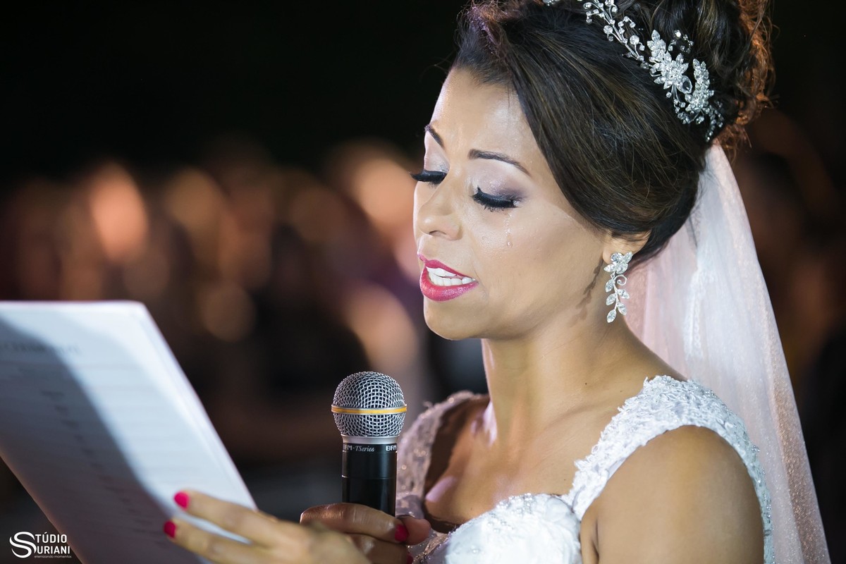 votos ca noiva emocionada casamento ao ar livre em chacara com linda maquiagem a prova d'agua