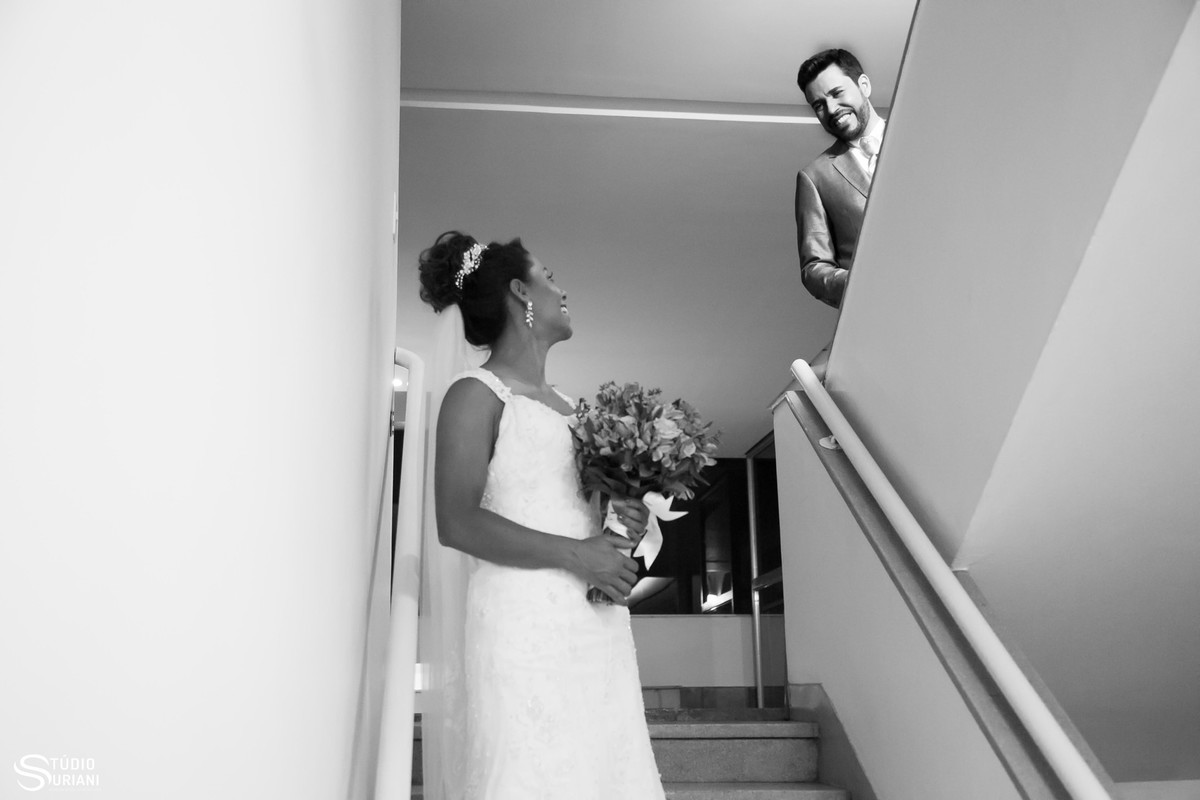 Ensaio nos noivos pós casamento em hotel presidente em uberlandia buque amarelo