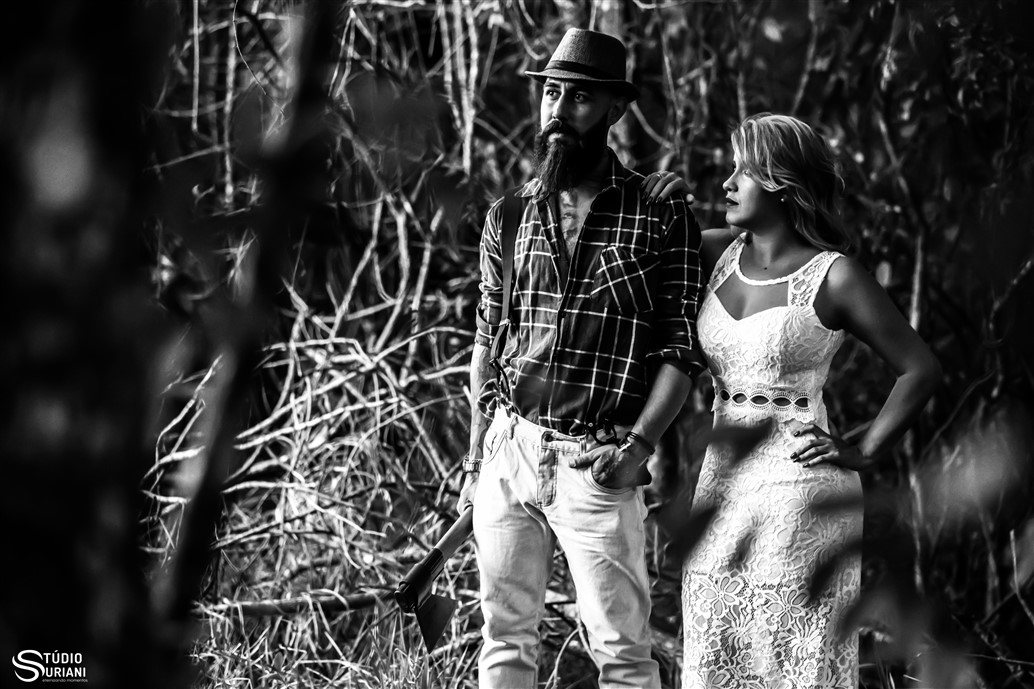 ensaio fotográfico temático com a donzela e o lenhador barbudo