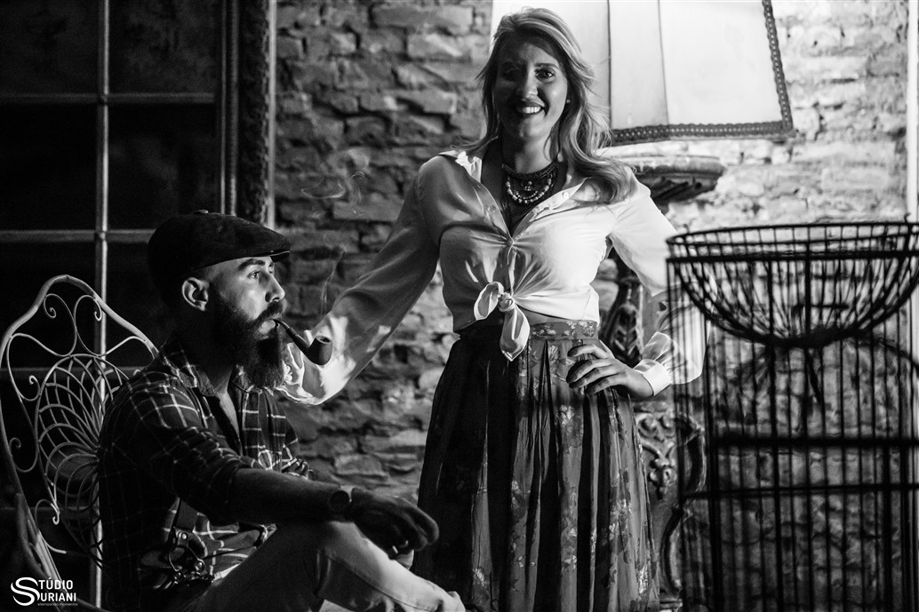 fotografo de casamento de uberlandia faz ensaio em chácara tematico com ambiante rustico utilizando produção de Li Florencio