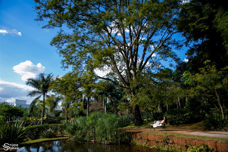 ensaio de debutande com vestido branco