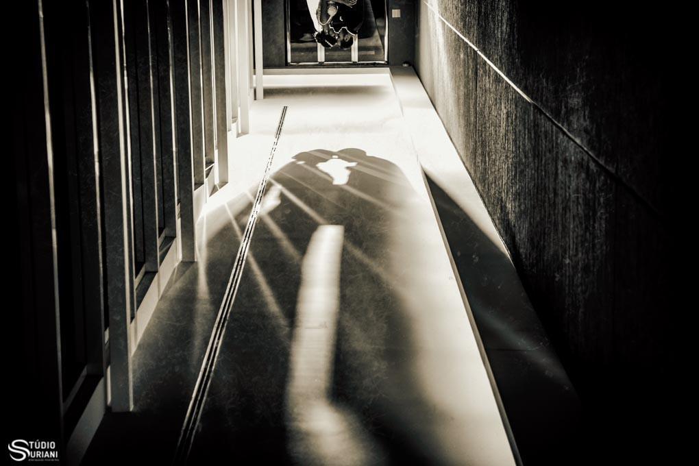 fotos diferentes dos noivos em sessão de fotos criativas após o casamento