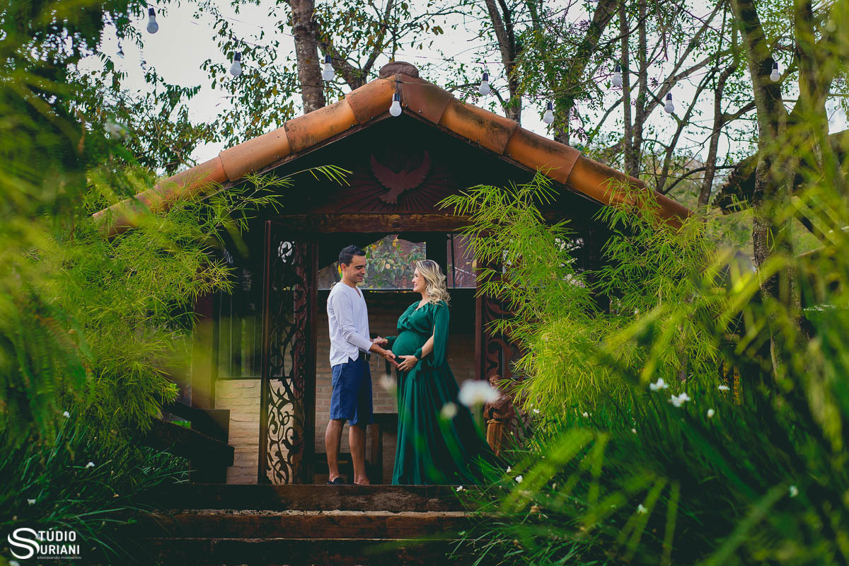 Casal católico ensaio vestido verde Uberlândia capela