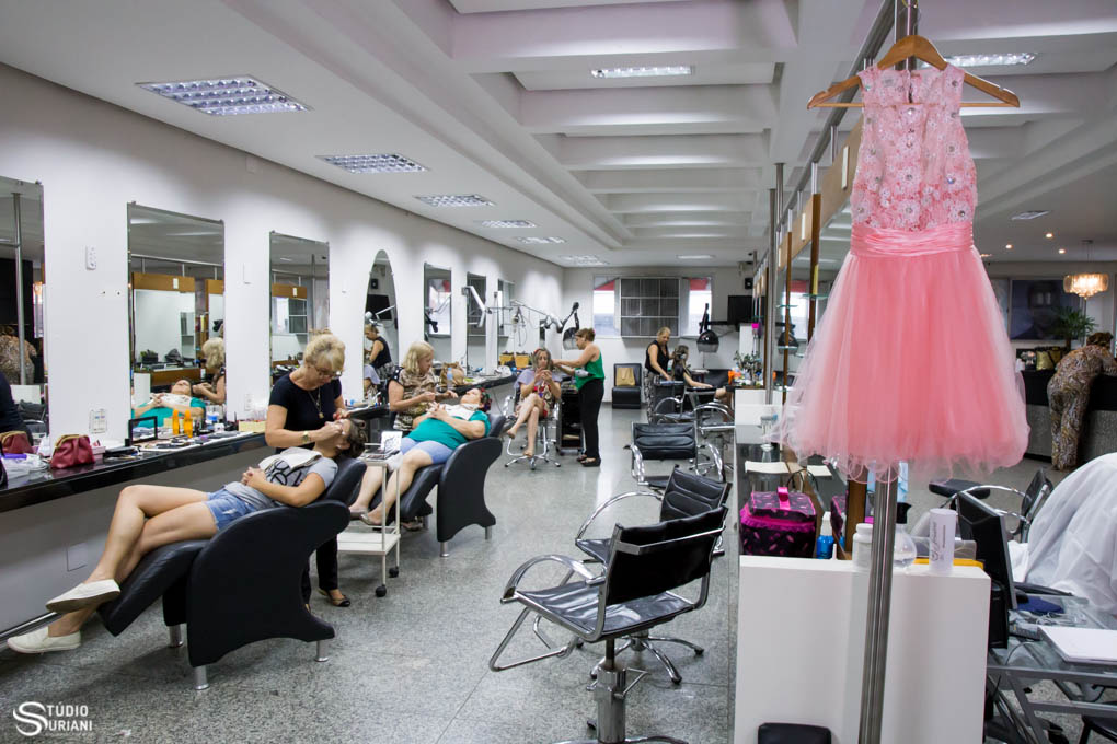 Making of debutante com a mãe e tias