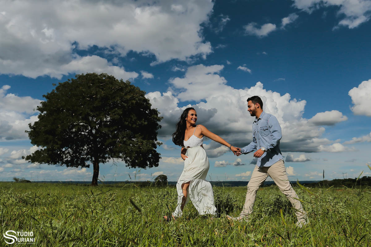 Correndo em direção a carvores família