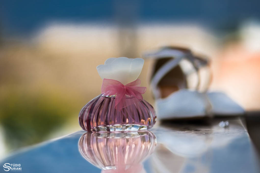 sapato e perfume para noiva em casamento
