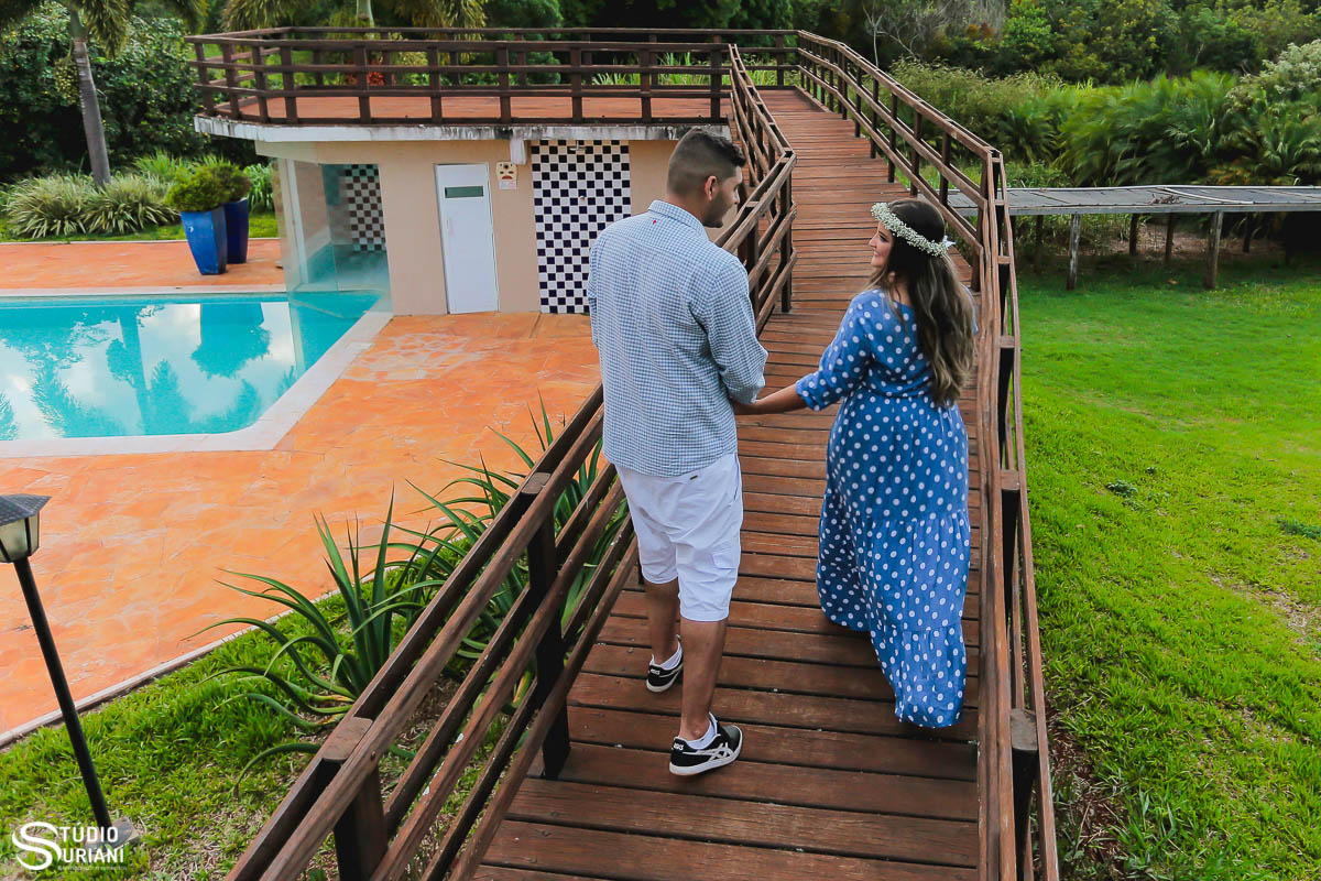 ensaio-pre-casamento-wedding-chacara-Araguari-Uberaba-Uberlandia-coroa-flores-piscina-igreja-católica-casal-consagrado-caminho-vocasional-fotos-fotografia-foto-Rogério-Suriani-Sacramento-matrimônio-orçamento-terço-bebê-Nossa-Senhora-biclia-sagrada-educaçã