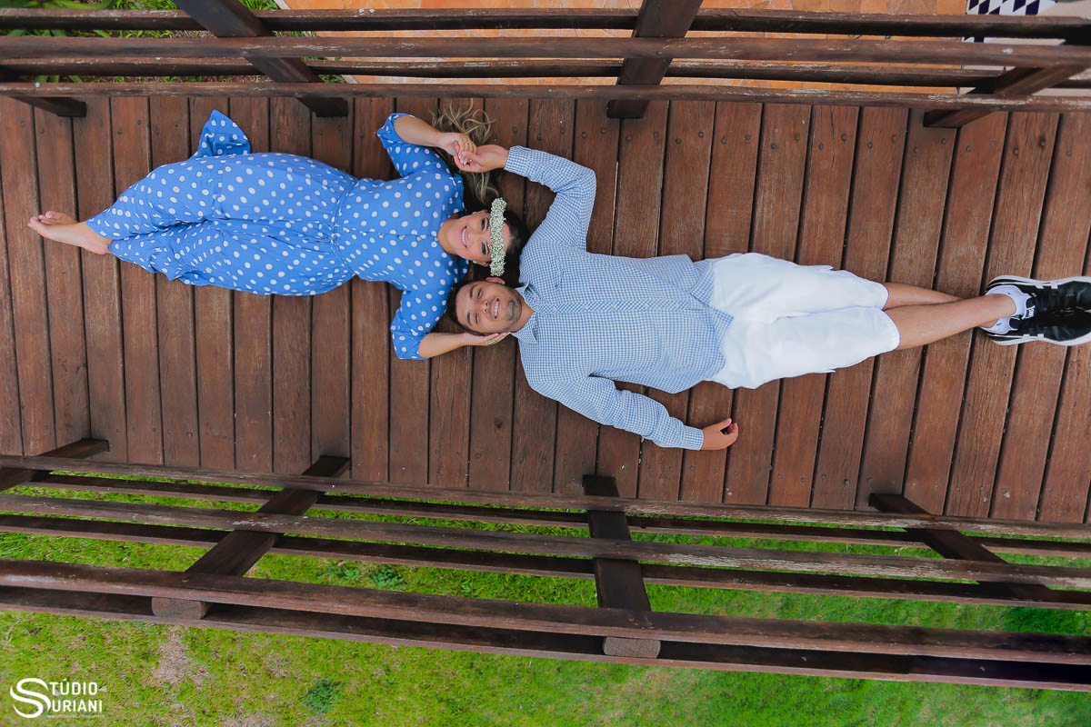 ensaio-pre-casamento-wedding-chacara-Araguari-Uberaba-Uberlandia-coroa-flores-piscina-igreja-católica-casal-consagrado-caminho-vocasional-fotos-fotografia-foto-Rogério-Suriani-Sacramento-matrimônio-orçamento-terço-bebê-Nossa-Senhora-biclia-sagrada-educaçã