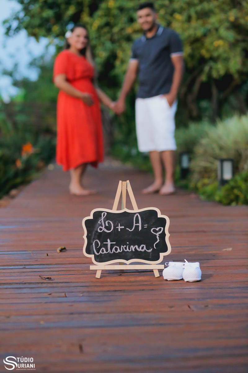 ensaio-pre-casamento-wedding-chacara-Araguari-Uberaba-Uberlandia-coroa-flores-piscina-igreja-católica-casal-consagrado-caminho-vocasional-fotos-fotografia-foto-Rogério-Suriani-Sacramento-matrimônio-orçamento-terço-bebê-Nossa-Senhora-biclia-sagrada-educaçã