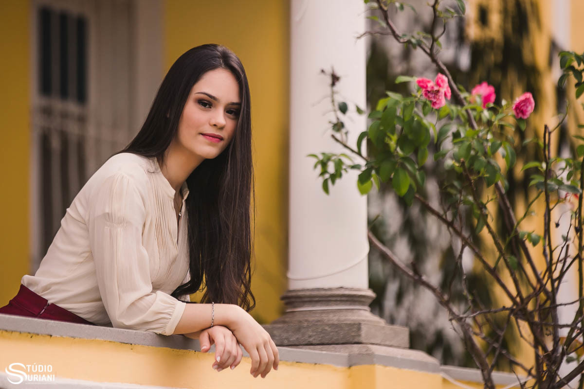 debutante-linda-Uberlãndia-Aragueri-Uberaba-consagrada-Nossa-Senhora-Católica-Família-Irmãos-Mãe-referencia-modesta-devota-vestido-maquiagem-mekeup-ensaio-fotos-fotografia-fotógrafo-melhores-Uberlândia-morena-branca-casa-antiga-tombada-book-álbum-quadro-t