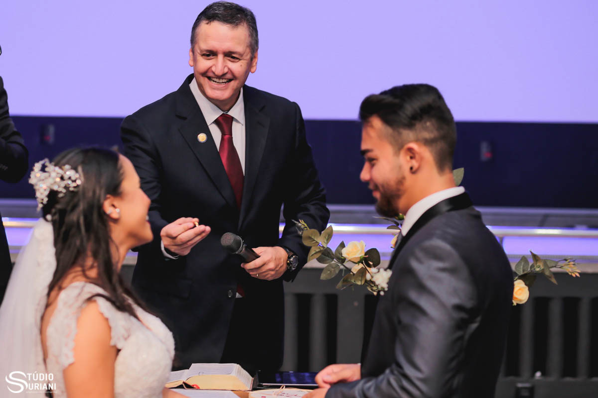 O dia certamente chegou mais rápido do que vocês pensavam. Um dia que desejaram muito, um sonho que queriam ver concretizado e que agora se cumpriu na realização do seu matrimônio.

O namoro não é mais que uma preparação, não só para este nobre momento, c