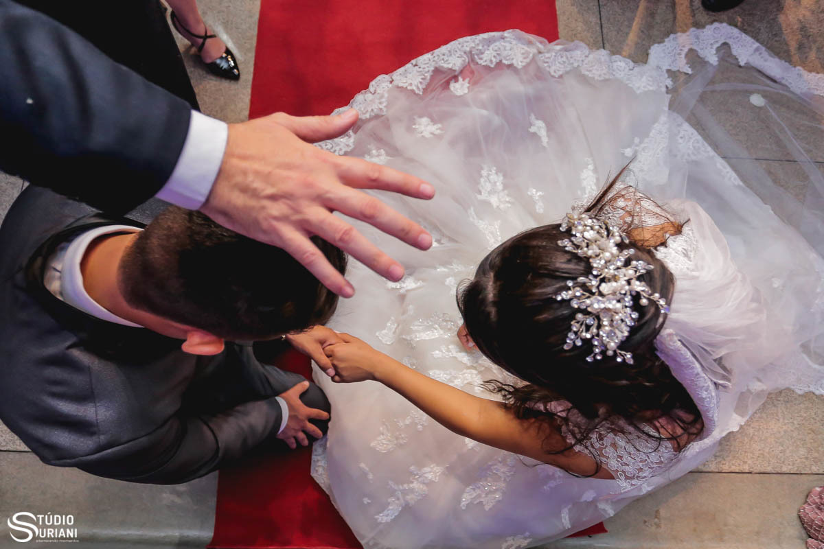 O dia certamente chegou mais rápido do que vocês pensavam. Um dia que desejaram muito, um sonho que queriam ver concretizado e que agora se cumpriu na realização do seu matrimônio.

O namoro não é mais que uma preparação, não só para este nobre momento, c