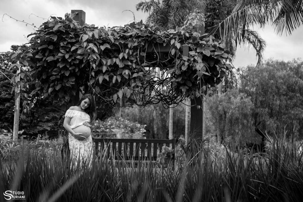 ensaio fotografico de gestante em jardim