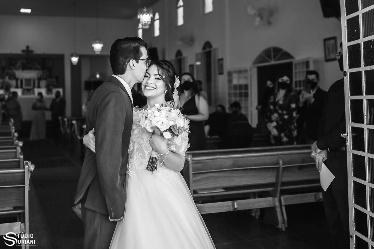 Noivo do noivo na desta da noiva 