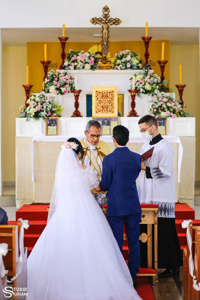 acólito ajudando em casamento triddentido 