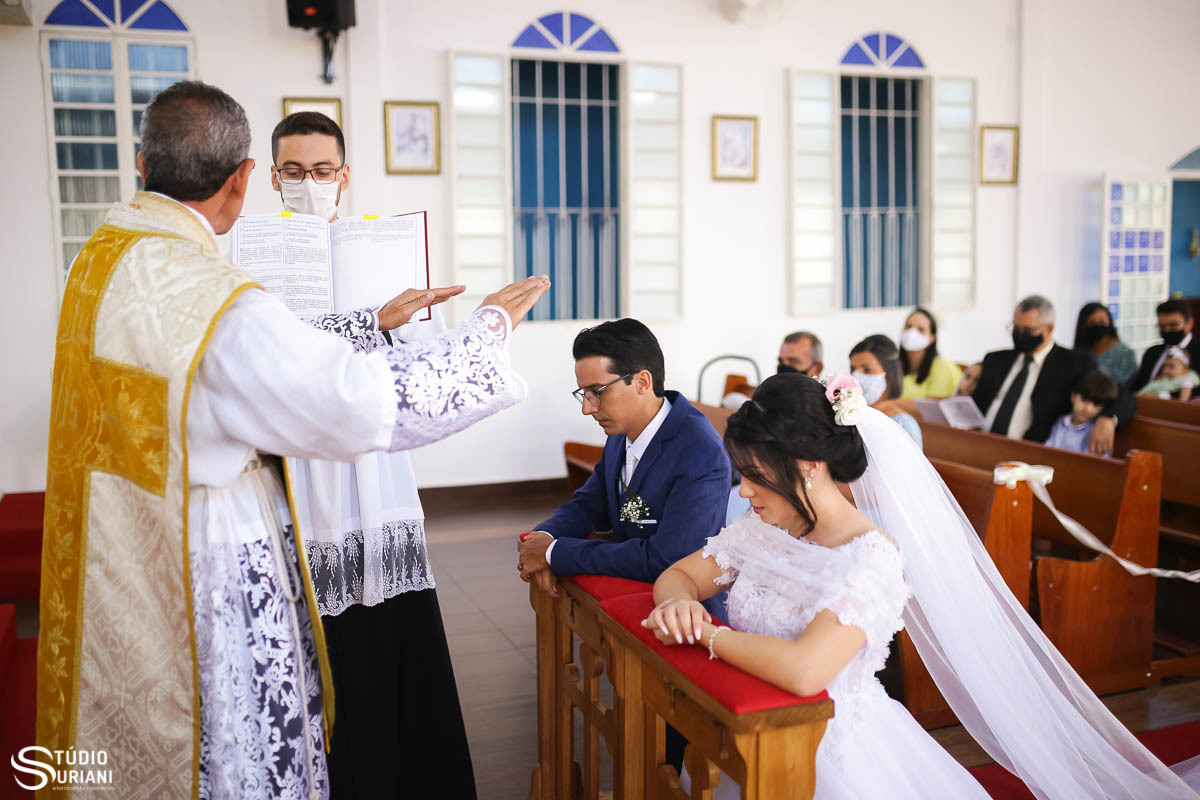 Benção nupcial feitas pelas mãos do padre José Lelis em Uberlândia 