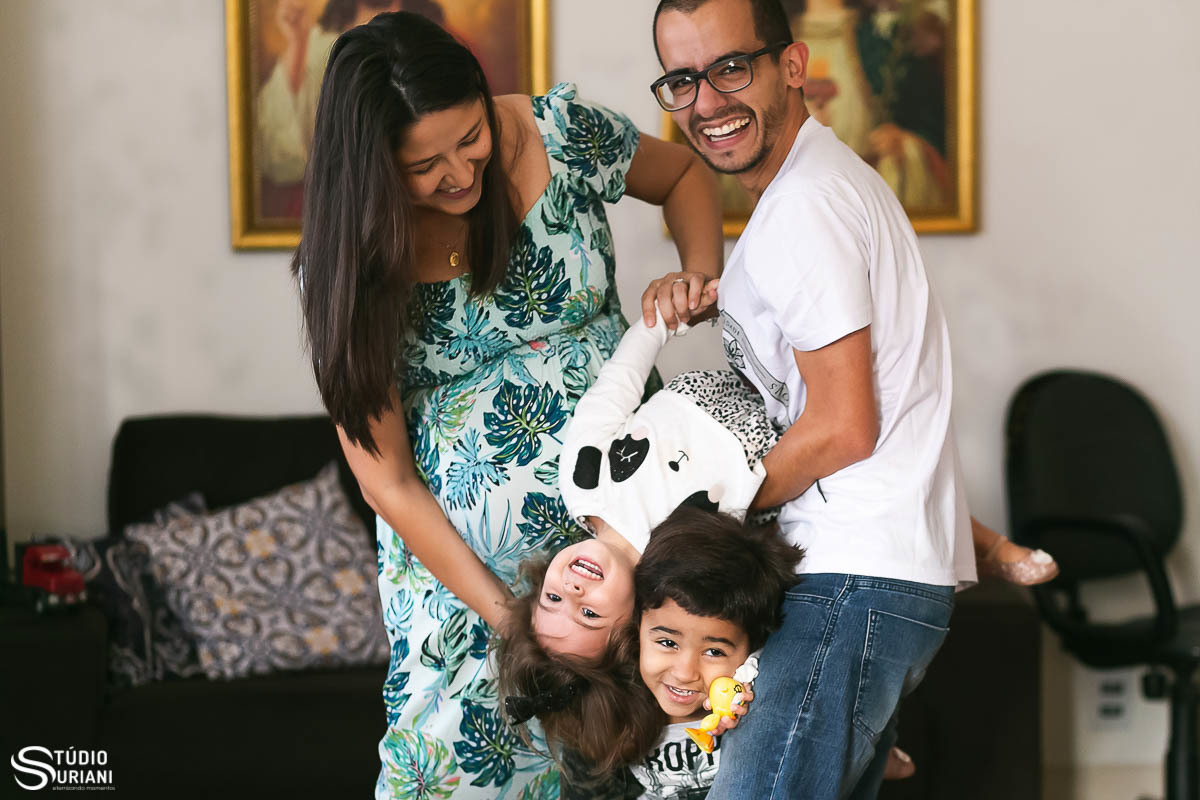 Casamento-casal-noivo-noiva-catolica-Uberlandia-Araguari-Uberaba-Monte-Alegre-Canapolis-Capinopolis-ituiutaba-igreja-linda-fotografia-decoracao-decorada-vestido-terno-azil-carro-antigo-moto-buque-salao-dia-foto-noite-making-of-orcamento-terco-terço-nossa-
