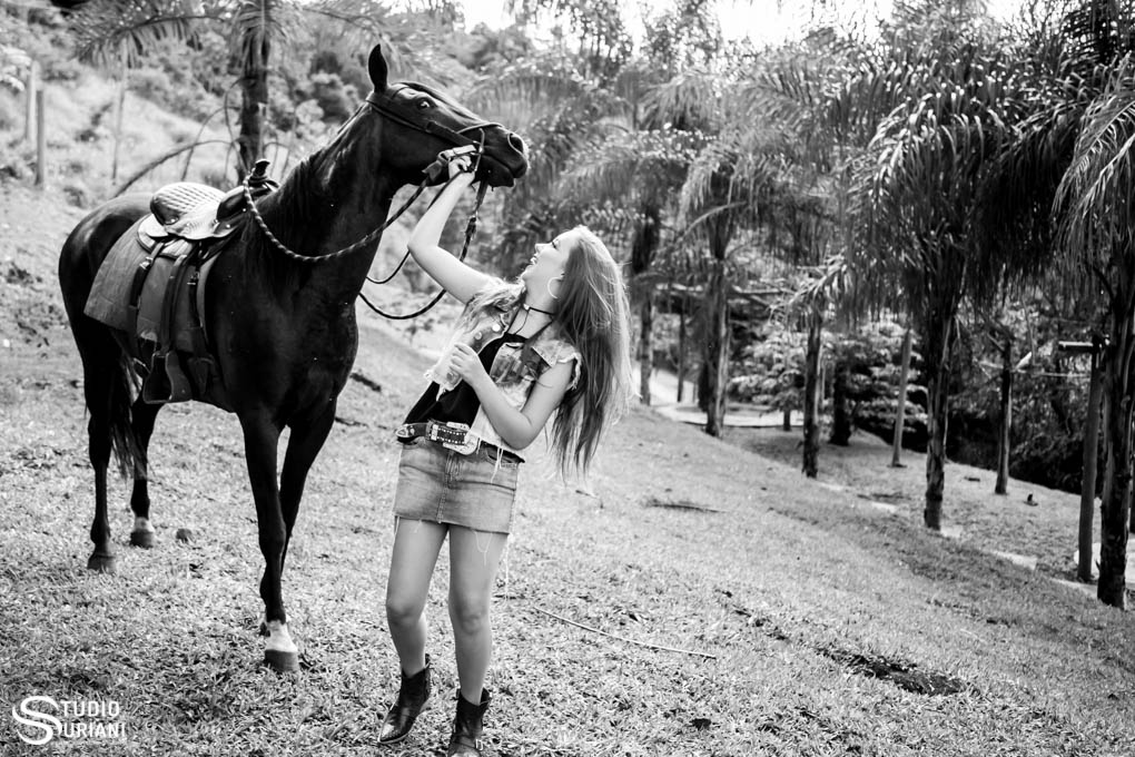 foto com cavalo empinando