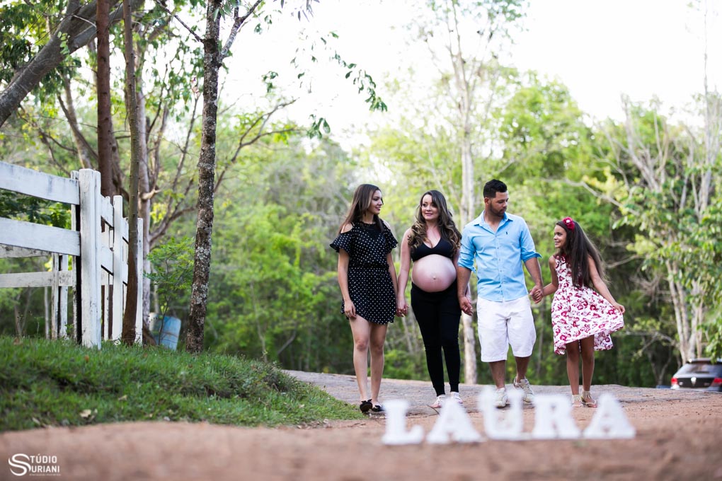 caminhando em direção a laura