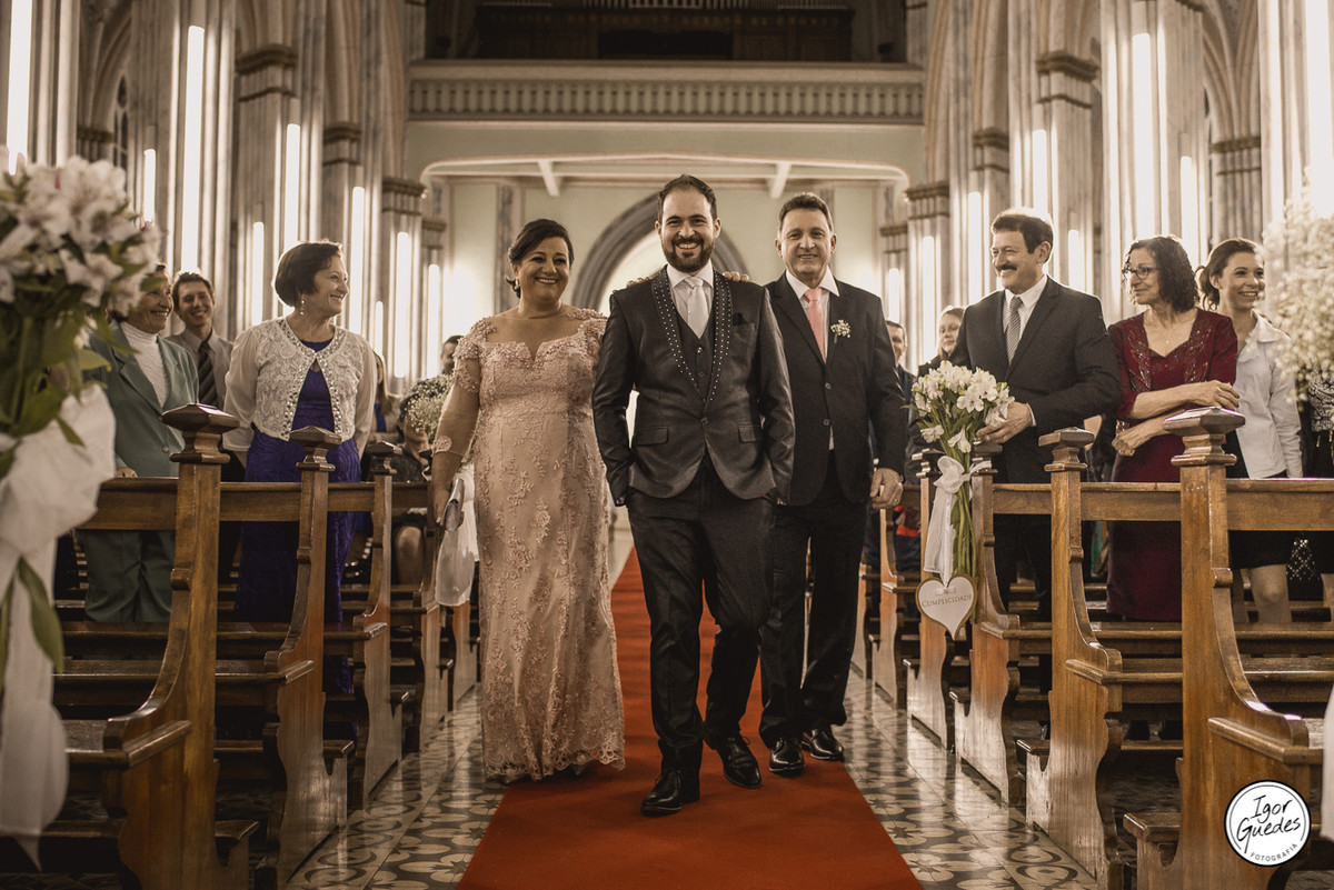 Casamento Daniele e Tiago, em Garibaldi, serra gaúcha. Fotografia realizada por Igor Guedes e equipe. A cerimonia foi realizada na igreja matriz Sao Pedro, e o ensaio na ruas da linda garibaldi.