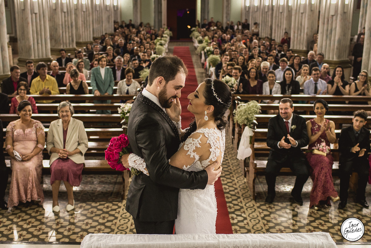 Casamento Daniele e Tiago, em Garibaldi, serra gaúcha. Fotografia realizada por Igor Guedes e equipe. A cerimonia foi realizada na igreja matriz Sao Pedro, e o ensaio na ruas da linda garibaldi.