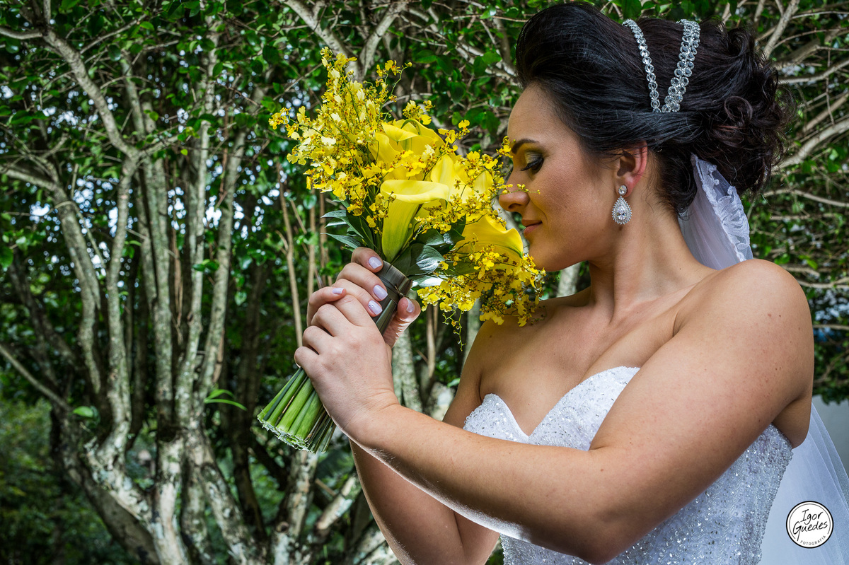 Casamento em Barão, noiva se arrumando em casa.