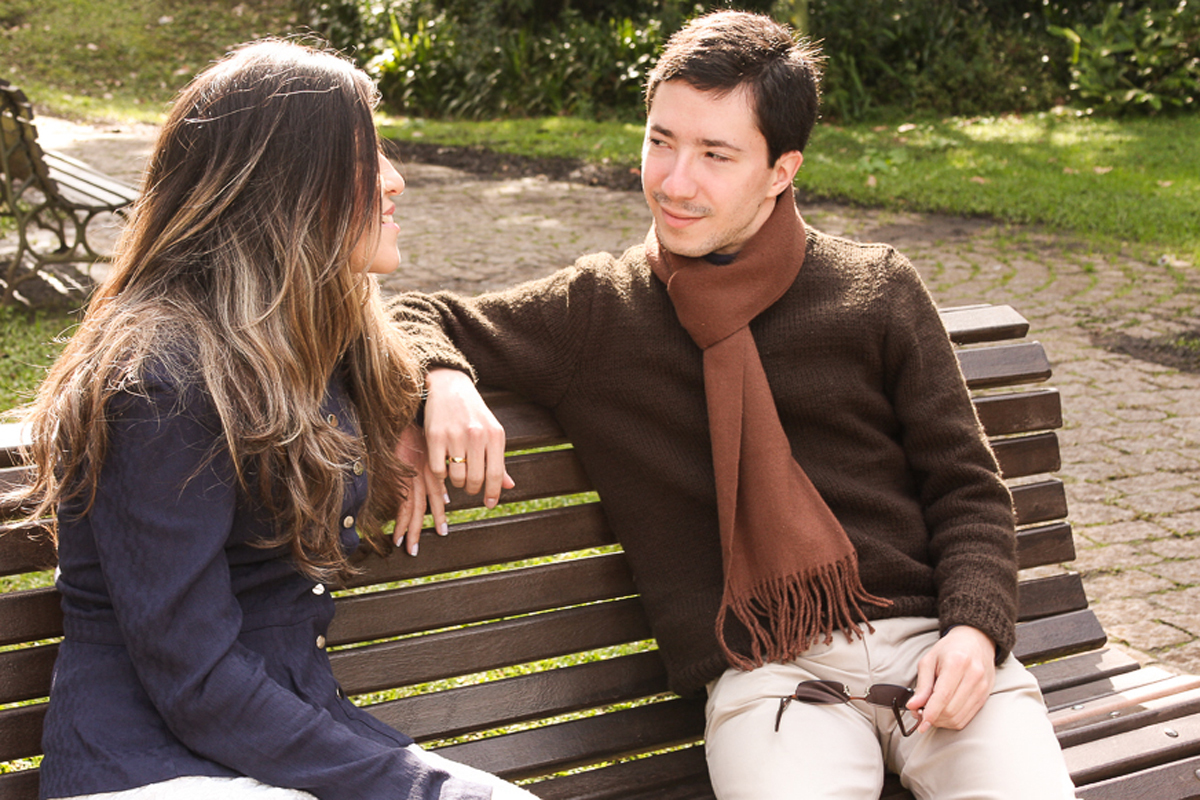 noivos-conversando-sobre-o-casamento-adorama-fotos
