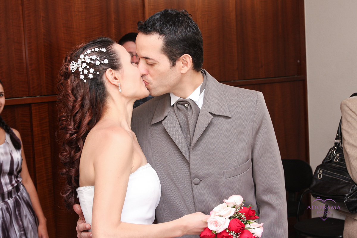 beijo-dos-noivos-e-adorama-fotografando