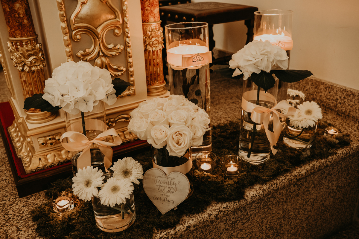 decoração , decoração de igreja, flores bonitas, velas luz