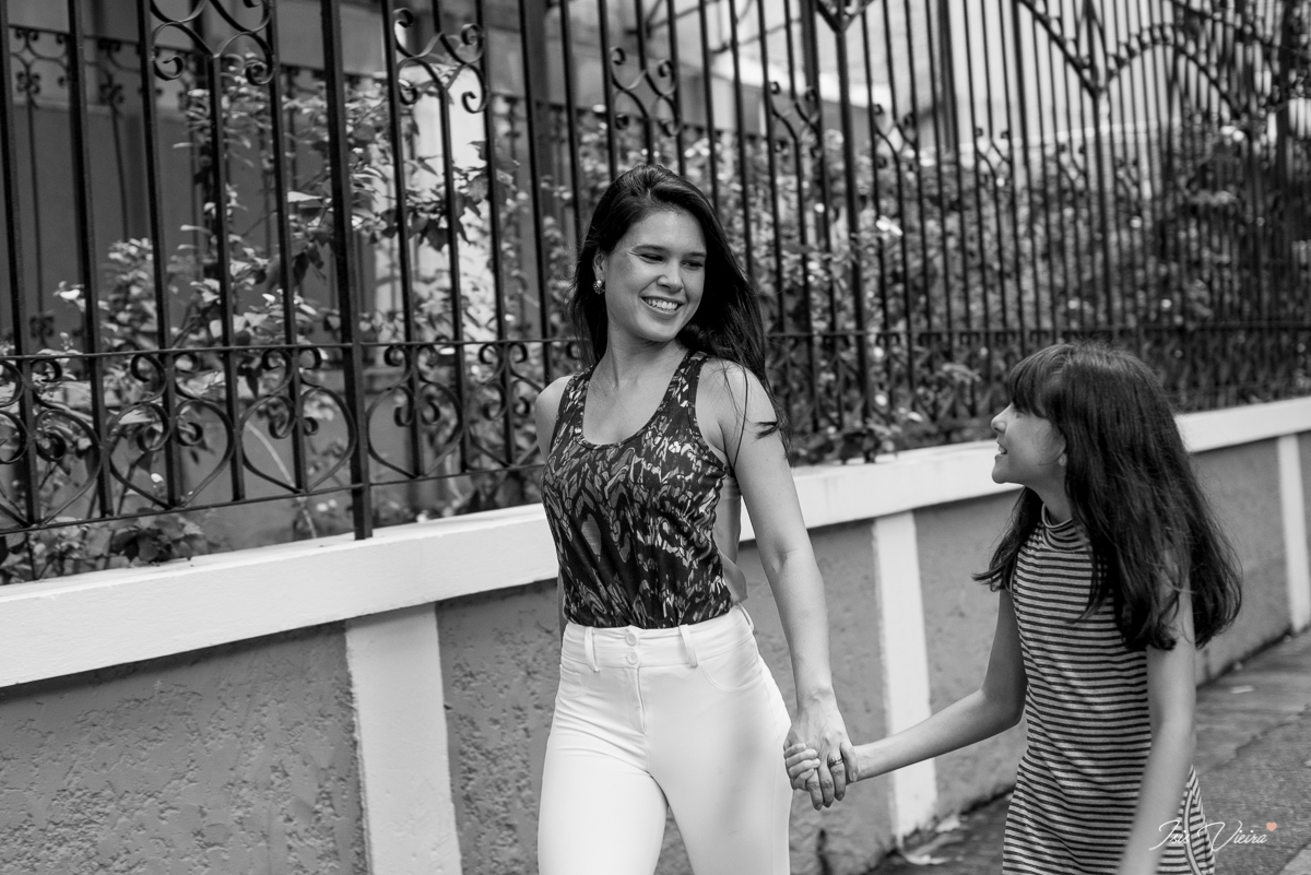 marcella pimenta e filha muito felizes curtindo com amor e carinho uma tarde de ensaio de familia em belem do para