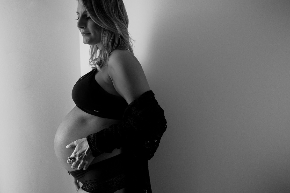 gravida linda em ensaio fotográfico gestante na sua residencia