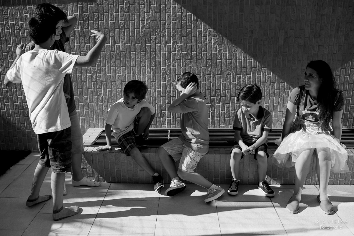 crianças brincando na festinha infantil de 1 aninho do pietro que aconteceu no salão de festas do prédio que ele mora