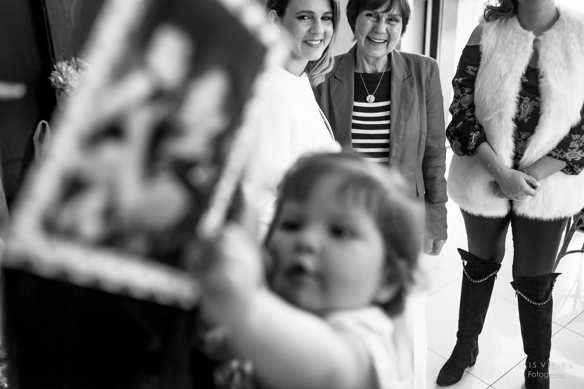 criança brincando com fotos, fotos na decoração, decorar com fotos, fotografia de momentos, SC, florianopolis