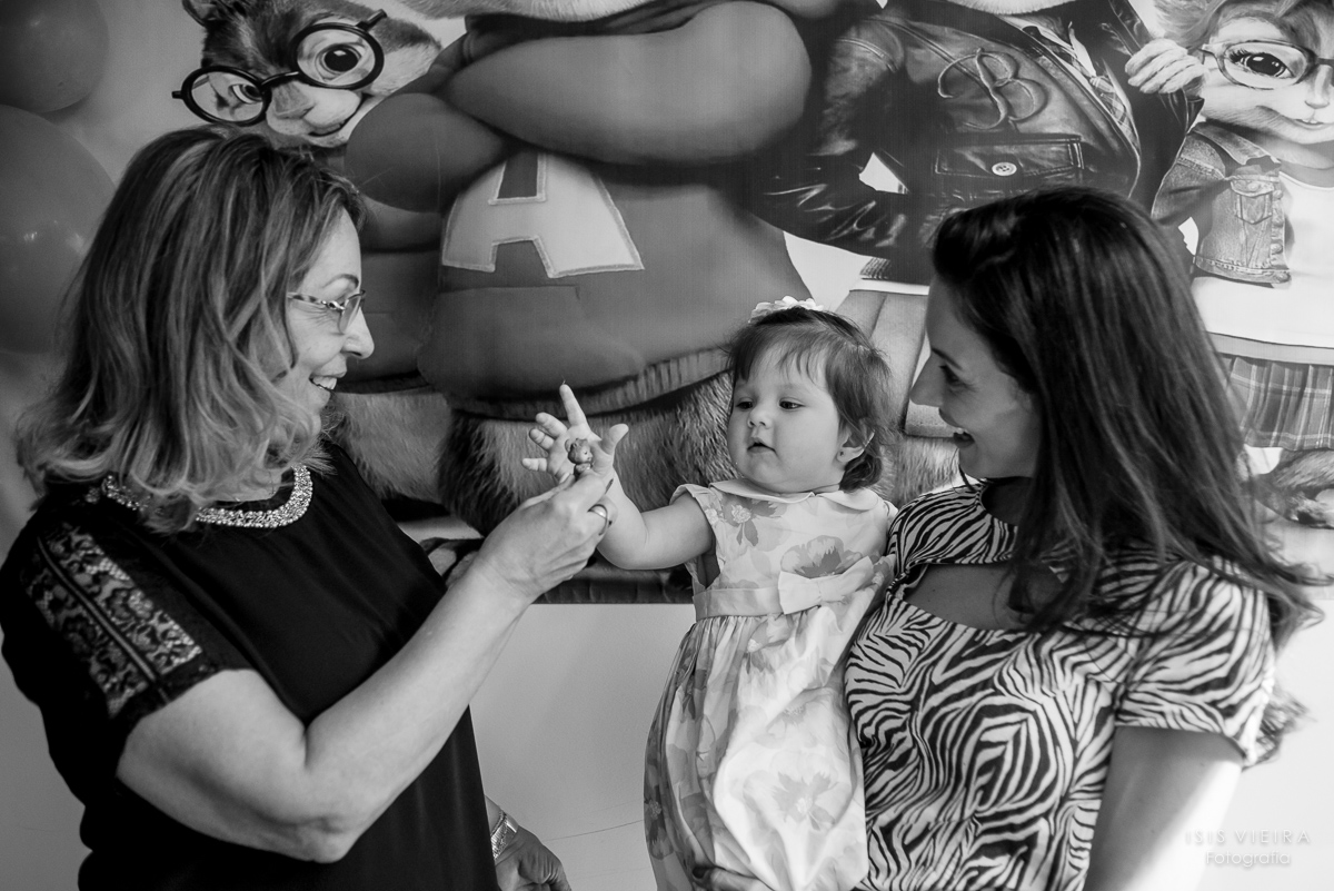 avó brincando com a neta, festa infantil, decoração interativa, alvim e os esquilos, SC, florianopolis