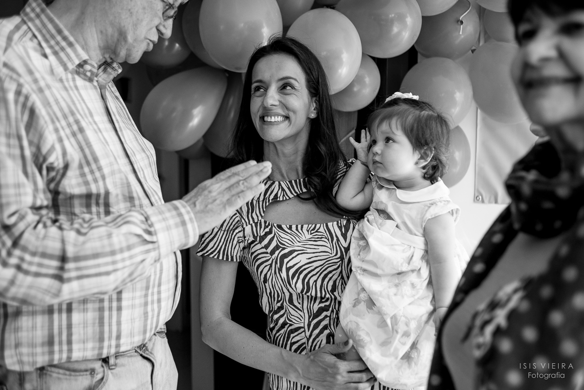 convidados conversando, mãe e filha, festa infantil, balões na decoração, decorar com balões, SC, florianopolis