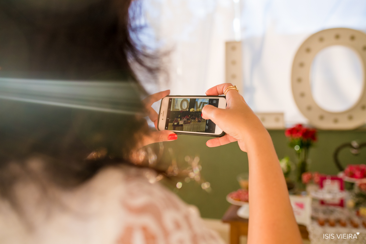 roberta almeida registrando sua linda mesa de doces com decor rústica personalizada feita com muito amor pela equipe da empresa miss festas em florianopolis